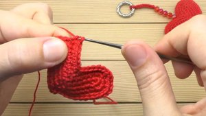 Брелок СЕРДЕЧКО вязание крючком МАСТЕР-КЛАСС для начинающих How to Crochet a Heart for beginners
