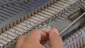 Кардиган БЕРЕГА на однофонтурной вязальной машине. Видео мастер-класс по машинному вязанию.