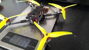 Квадрокоптер 5 дюймов. Тренировка полётов по воротам