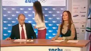 Девушка под столом у Путина