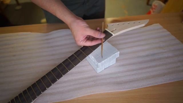 Гитара Sea Kelly с диорамой | часть 3 | Гитара Kelly своими руками | Sea Kelly DIY guitar смотреть онлайн