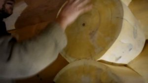 Рубленная лестница в кедровом доме