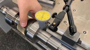 Измерение осевого биения быстроходного вала 2