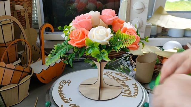 Букет в новом кашпо "Большой бокал" смотреть онлайн