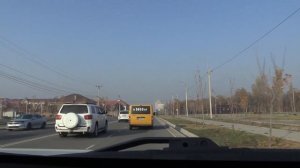 Дороги в Бишкеке и город из окна автомобиля. Кыргызстан. Roads in Bishkek. Kyrgyzstan.