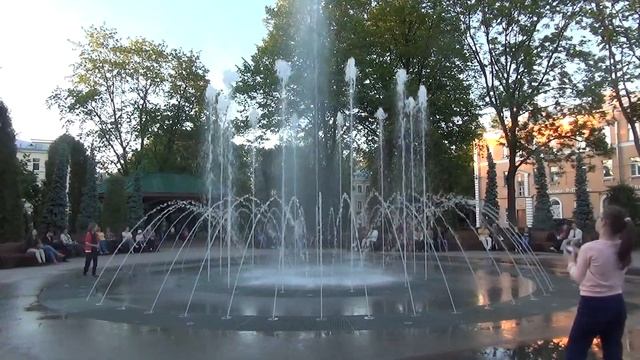 Музыкальный   фонтан  в  Петергофе  02 07 2017г