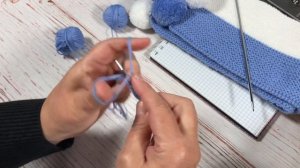 Шарф бело-голубой с помпонами. Экспресс МК.