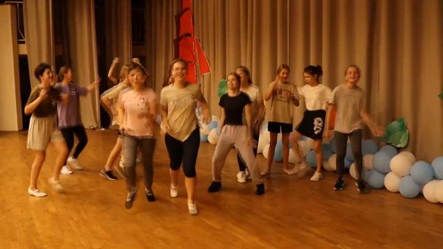 С днём учителя! Танцевальный коллектив. смотреть онлайн