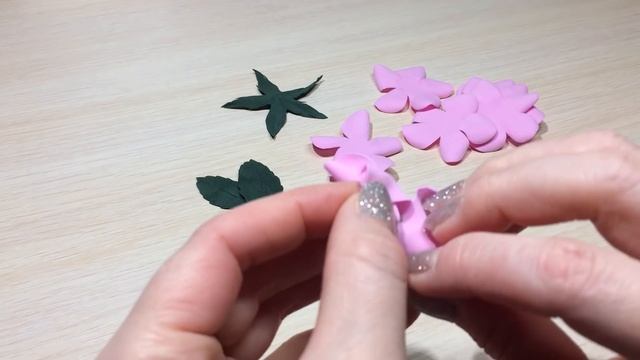 МК Розочки, бутончики, листочки из Фоамирана. Цветы для украшений и скрап работ. смотреть онлайн