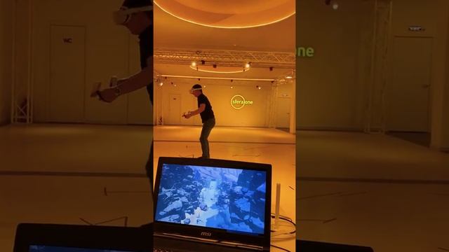 Игра в шлемах виртуальной реальности смотреть онлайн