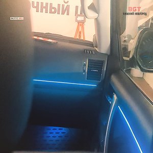 Toyota LC200 - контурная подсветка салона