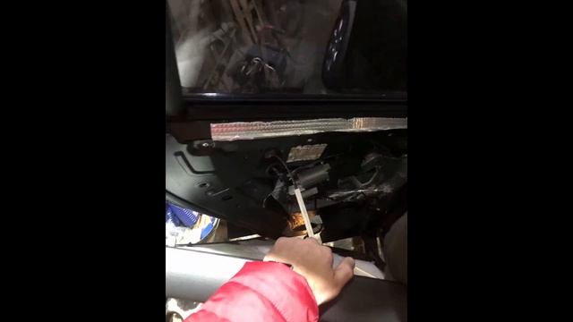 Не открываются задние двери. Volkswagen Touareg смотреть онлайн