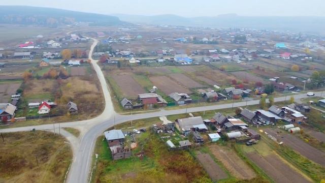 Окрестности села Полдневая в осенней дымке. Полевской
