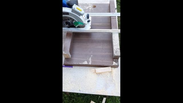 Сэкономили 6 000 рублей, сделав станок для распила доски под прямым углом смотреть онлайн