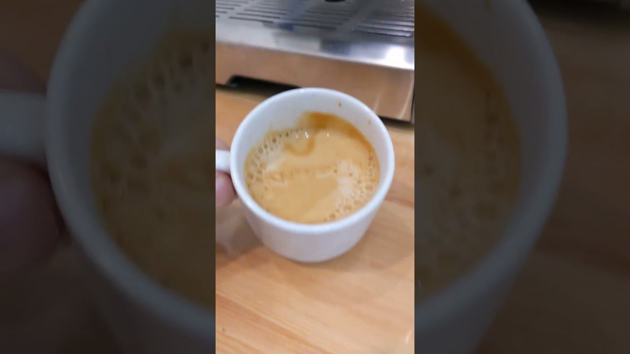 Рожковая эспрессо - кофеварка BORK C800 демонстрация работоспособности смотреть онлайн