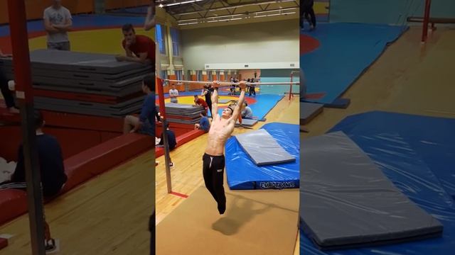 Кирилл Корольчук  тренировка выходов силой на две руки