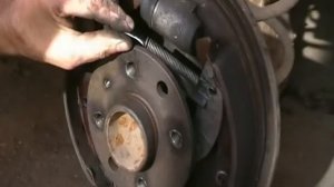 ОПЕЛЬ АСТРА-2005, замена пружин в заднем тормозном барабане