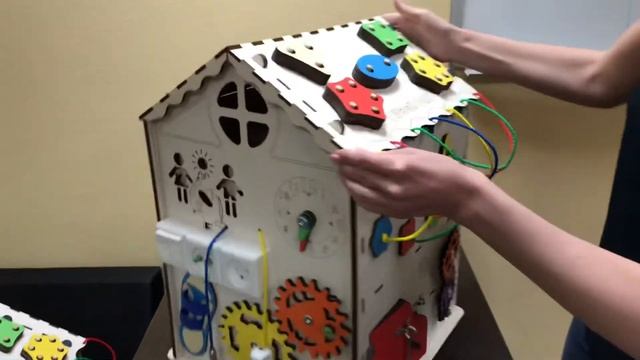 Обзор: большой Бизиборд домик 35x50 со светом смотреть онлайн