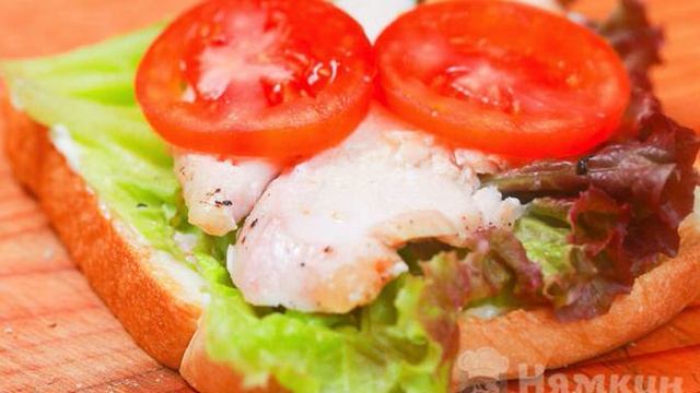 Сэндвич с курицей и беконом