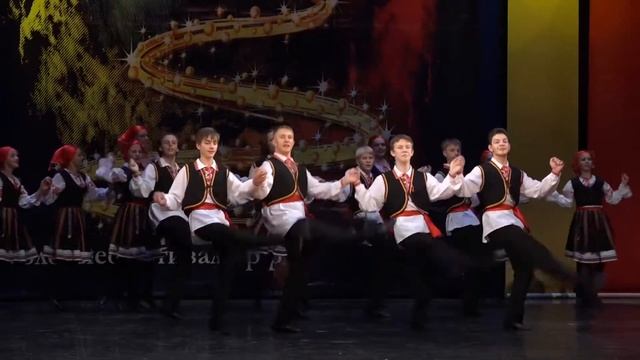 Хореографический ансамбль "Планета детства" 9-11 класс."Молдавская сырба".