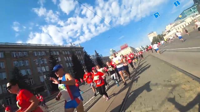 Европа Азия марафон. Младенец пробежал полумарафон в Екатеринбурге. смотреть онлайн
