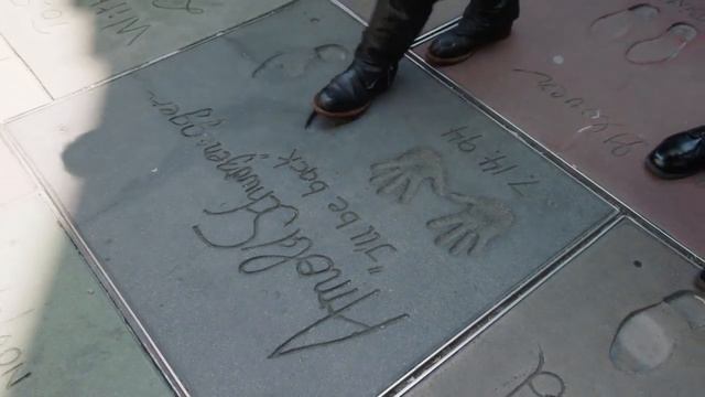 Арнольд разыграл прохожих к выходу фильма "Терминатор: Генезис"! смотреть онлайн