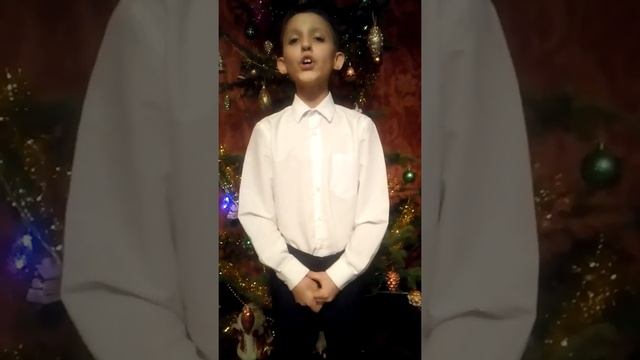 Стих "ЗИМА МОРОЗЦЕМ ДУШУ ГРЕЕТ " смотреть онлайн