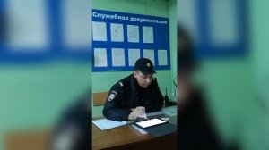 Полицейский требует телефон для проверки!