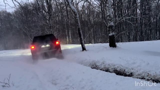 Легкий off-road TOYOTA highlander U40
