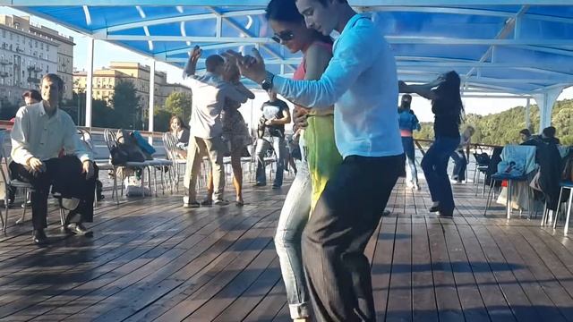 Бачата романтика на теплоходе Маэстро смотреть онлайн