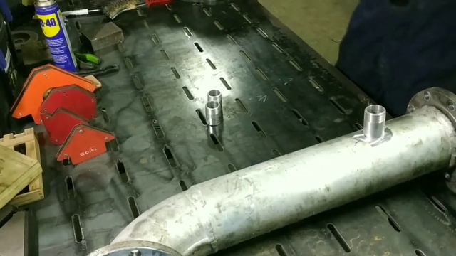 Варим алюминиевые штуцера  в магистрали топливозаправщика.