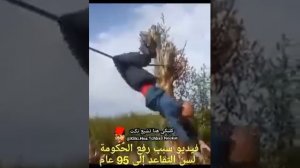 Арабский дедушка крутит солнышка на турнике