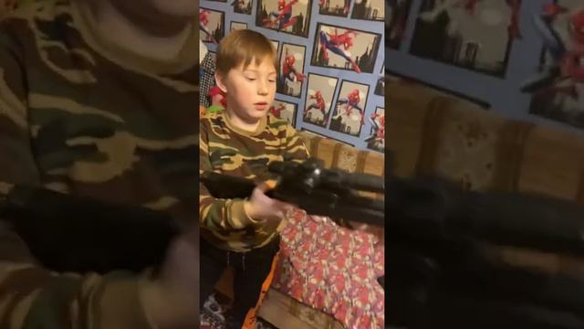 Распаковка игрушечной снайперской винтовки м40 с OZON, стреляет пульками -шариками смотреть онлайн