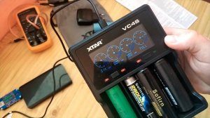 Обзор зарядки XTAR VC4S - питание от QC3.0 и умеет тестирование