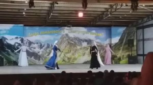 Танец адыгейских девушек. Нереально красиво!
