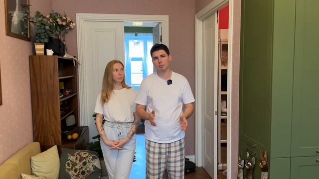 ? ЖИВАЯ СТАЛИНКА в которой есть ДВУХЪЯРУСНАЯ комната и ВАННА С ОКНОМ. Ретро Дизайн Интерьера.Рум Ту смотреть онлайн