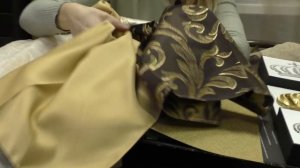 #112. Золотые обои и шторы в интерьере гостиной. С чем сочетаются золотые обои и шторы? Ламбрекены?