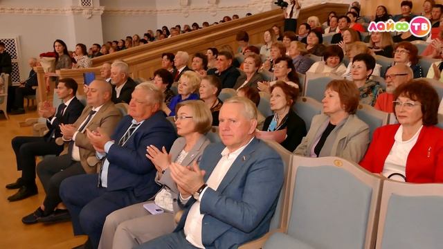 Денис Паслер наградил педагогов Оренбуржья