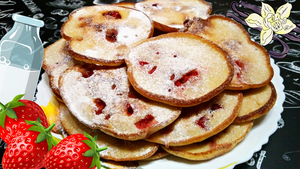 КЛУБНИЧНЫЕ ОЛАДЬИ НА МОЛОКЕ / Вкусные оладьи с клубникой по проверенному рецепту