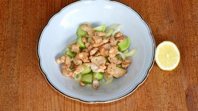 Салат с курицей и зелеными помидорами