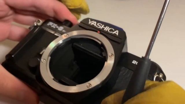 Espejo atascado - Stucked Mirror and shutter fix - YASHICA FX3 SUPER 2000 смотреть онлайн