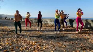 Коллективный танец. Групповой фитнес. Zumba class. Худеем весело.