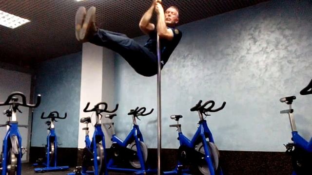 ПОДТЯГИВАНИЯ – УГОЛОК НА ПИЛОНЕ смотреть онлайн