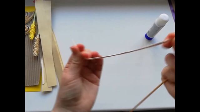 Панно декоративное. Бумажные цветы и гофрокартон.