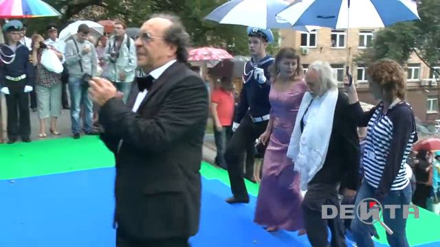 Пьер Ришар занял место губернатора в Приморье1 смотреть онлайн