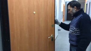 Как должна правильно закрываться входная дверь