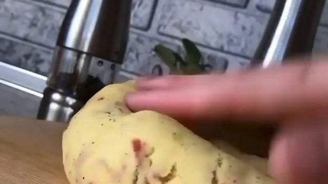 Это рецепт вкуснее картофельных чипсов, и картошки фри.Попробуйте приготовить. Картофельные палочки