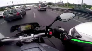 Сумасшедшая езда на мотоцикле.