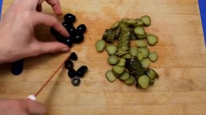 Рецепт приготовления мясной солянки с сервелатом в суповарке VITEK VT-2620 ST