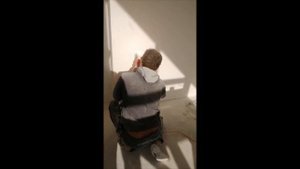 Как зачистить шпаклевку, и подготовить стены под поклейку обоев.